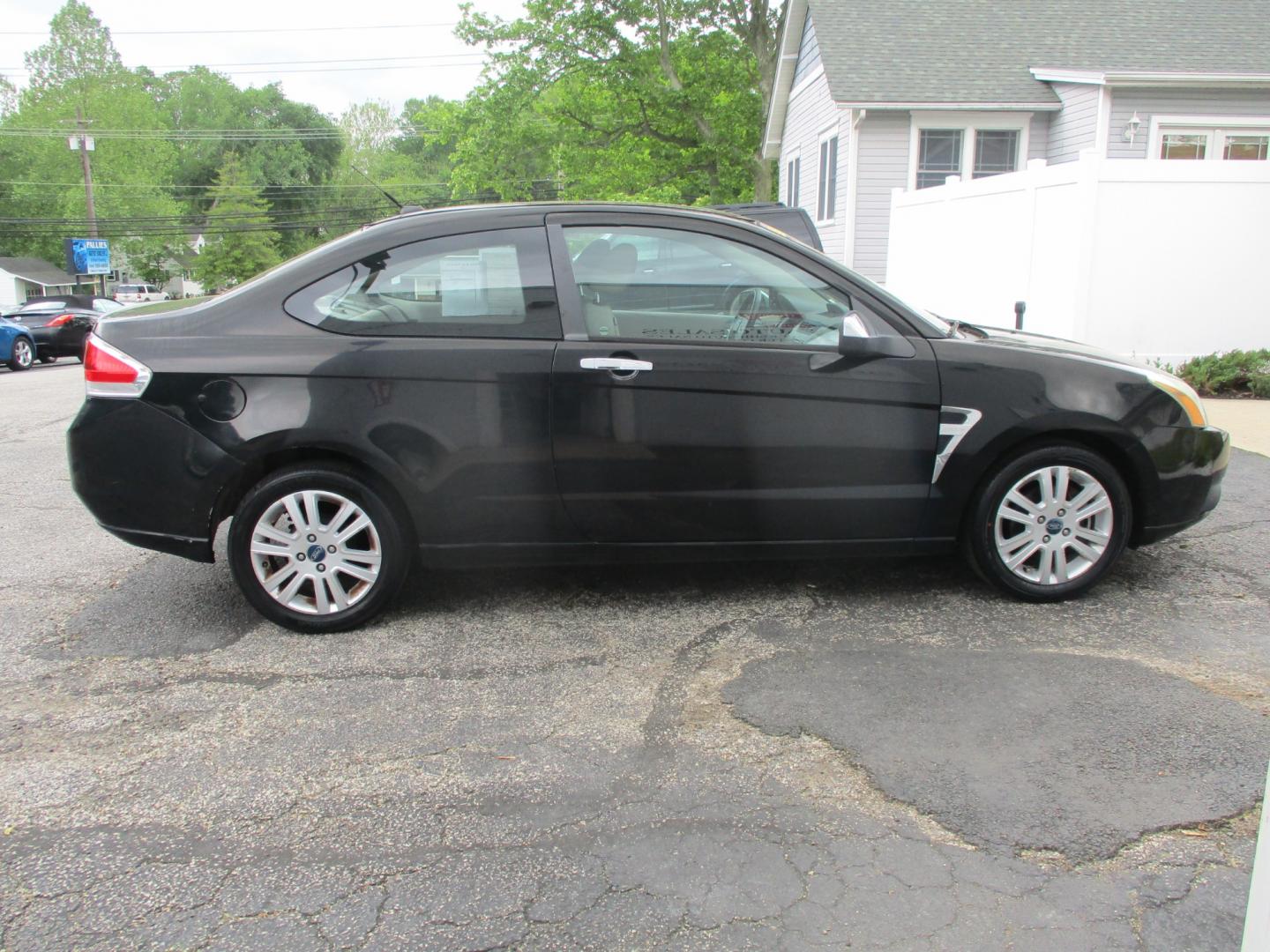 2008 BLACK Ford Focus (1FAHP33NX8W) , AUTOMATIC transmission, located at 540a Delsea Drive, Sewell, NJ, 08080, (856) 589-6888, 39.752560, -75.111206 - Photo#9